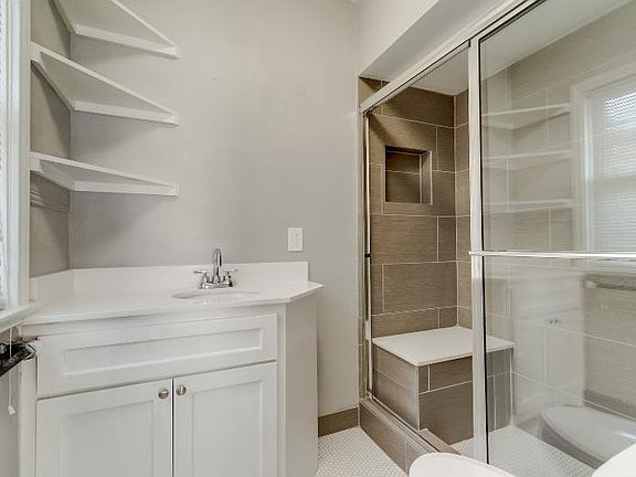 4th image of 1657 Bonnie Brae St APT 3