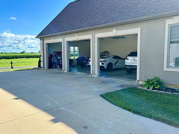 Spacious 3 car garage