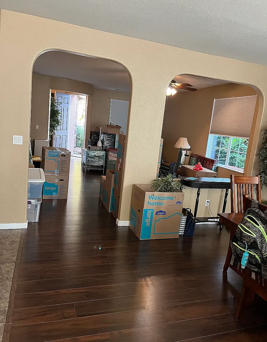 4 bed, 2311 sqft, $3,200 — Photo 2
