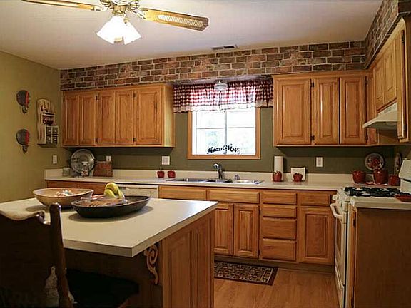 5th image of 1221 Rolling Oaks Ln