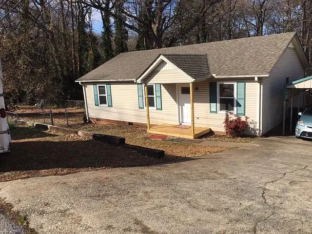 3 bed, 1040 sqft, $1,400 — Photo 1