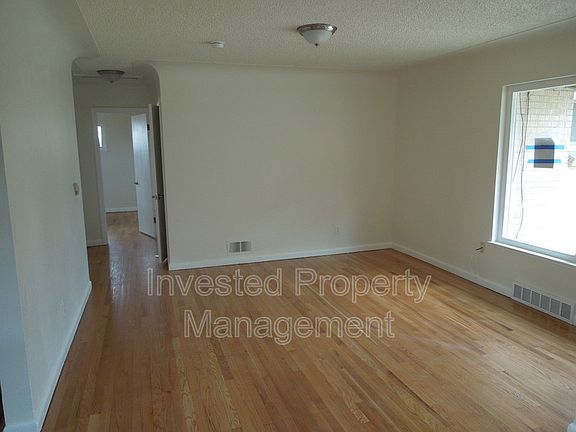 3rd image of 3691 N Glencoe St