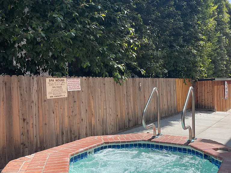 700 Westmount Dr #103 — Photo 24
