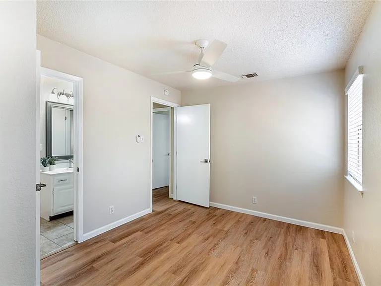 511 Algerita Dr #A — Photo 15