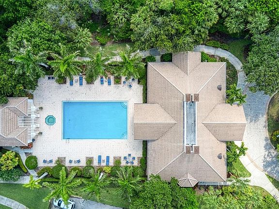 2nd image of 801 N Swim Club Dr Ph 4A