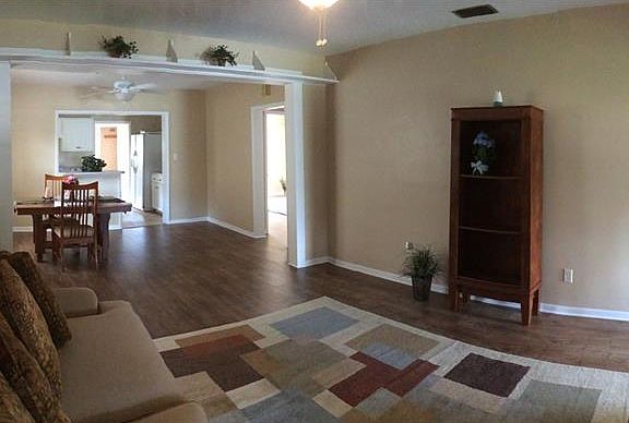 3rd image of 312 E Palm Dr