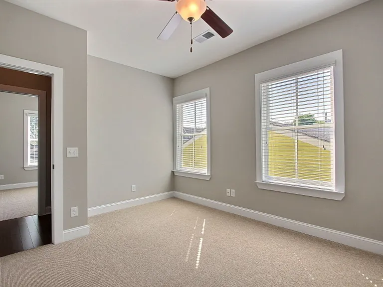 Modern Comfort in the Historic District New 3BR Townhouse with Private Garage Parking — Photo 10