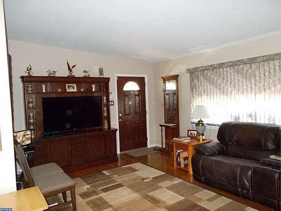 4th image of 7890 Anita Dr