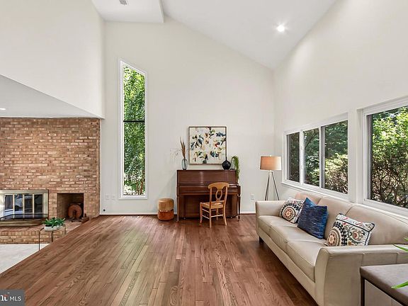 5th image of 3219 Foxvale Dr
