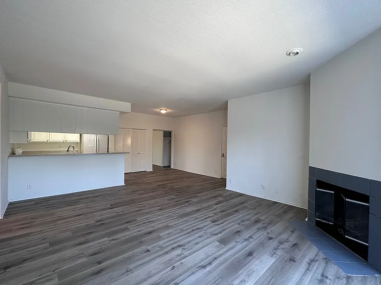 Lido Apartments - 11221 Richland Ave — Photo 7