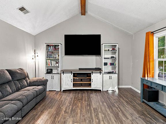 3rd image of 115 Janets Dr