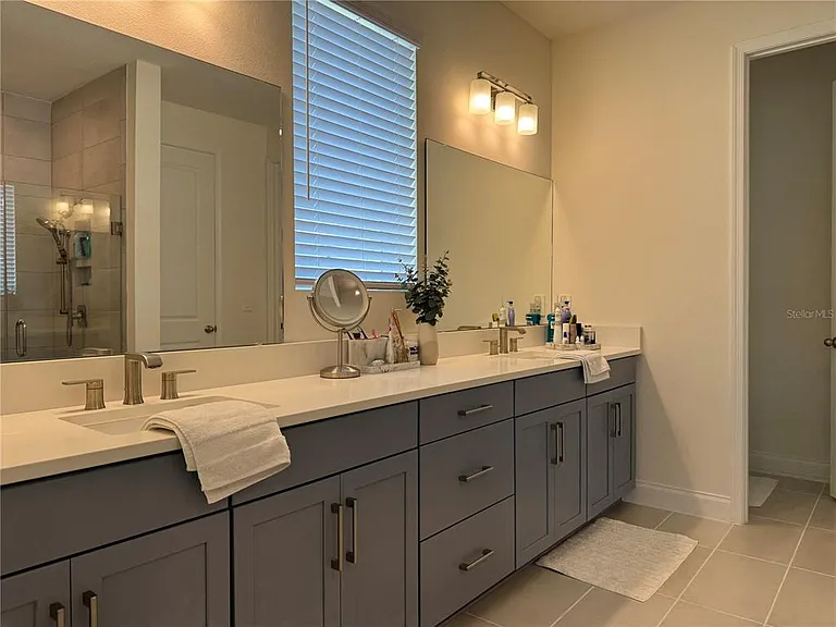715 Blue Citrus Ln — Photo 35