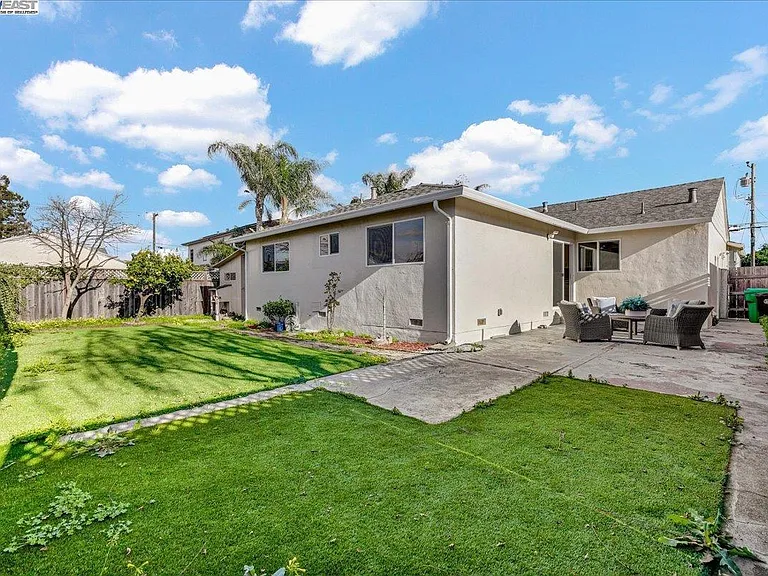1827 Bandoni Ave — Photo 40