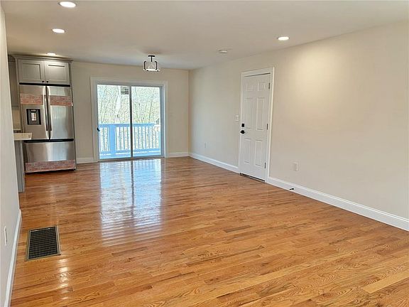 4th image of 378 Gauthier Dr