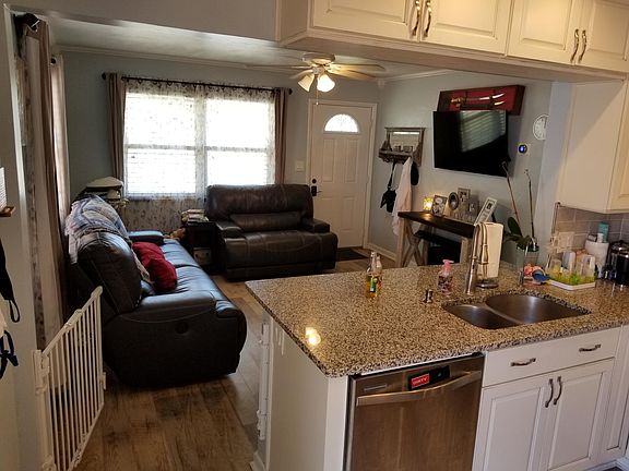 4th image of 452 43rd Ave N