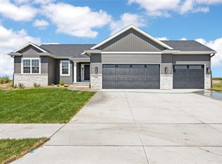 2238 Royal Oak Ridge Rd, Marion, IA 52302