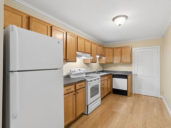 5th image of 1508 Gorham St APT 306