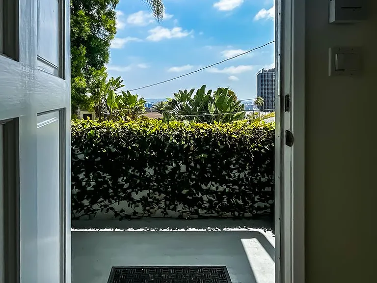 Unbelievable Stand-Alone 2-Bedroom House in Prime West Hollywood Hills — Photo 6