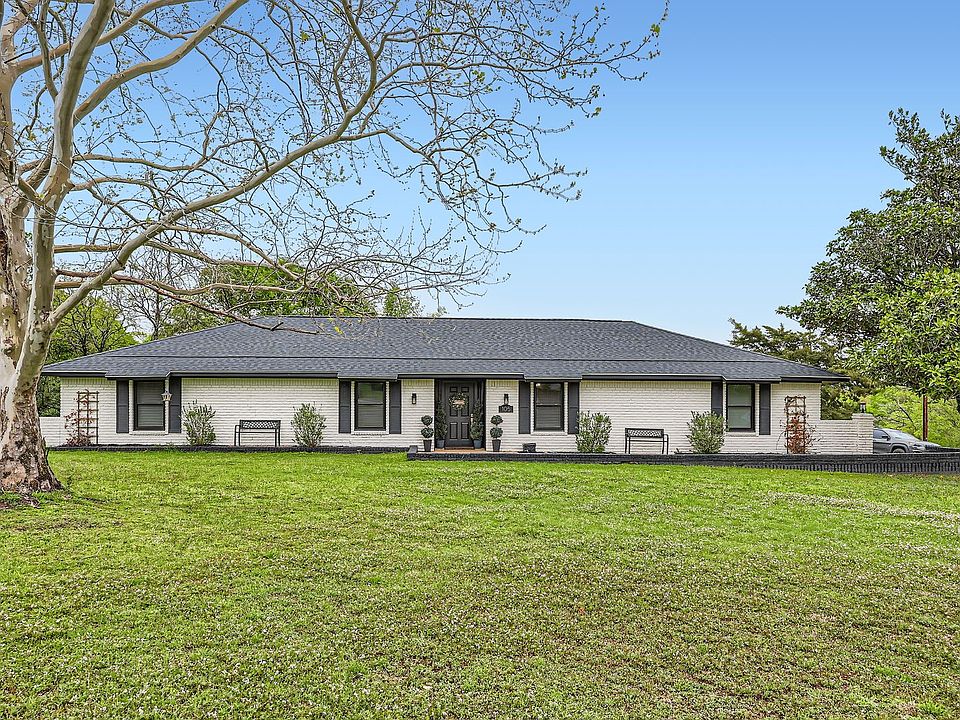 1st image of 105 Holly Ln