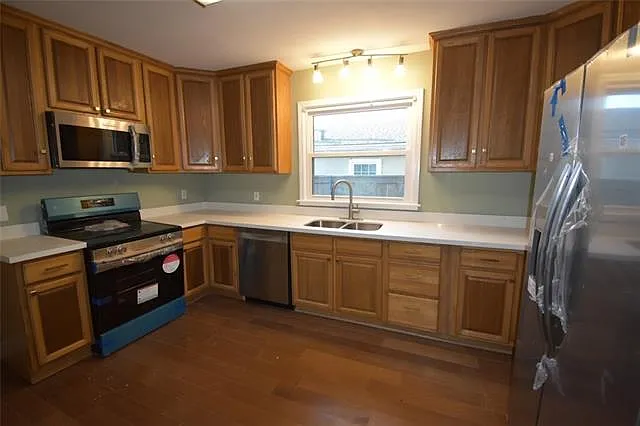 2 bed, 1.0 bath, 1443 sqft, $1,895 — Photo 3