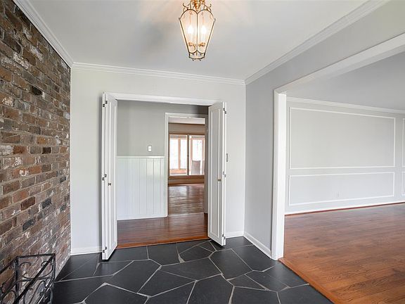 5th image of 3407 Edgewood Cir NW