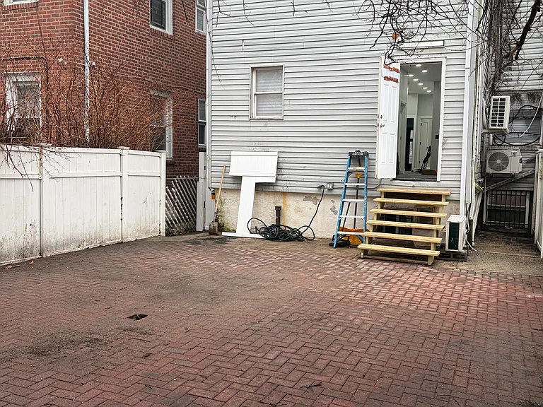 2445 E 14th St #1 — Photo 11