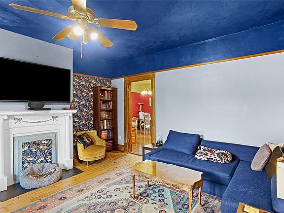4th image of 925 Walnut St