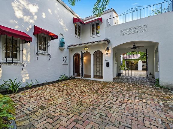 3rd image of 1302 Alhambra Cir