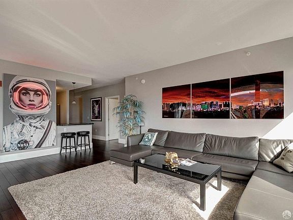 2nd image of 88 King St Unit 309