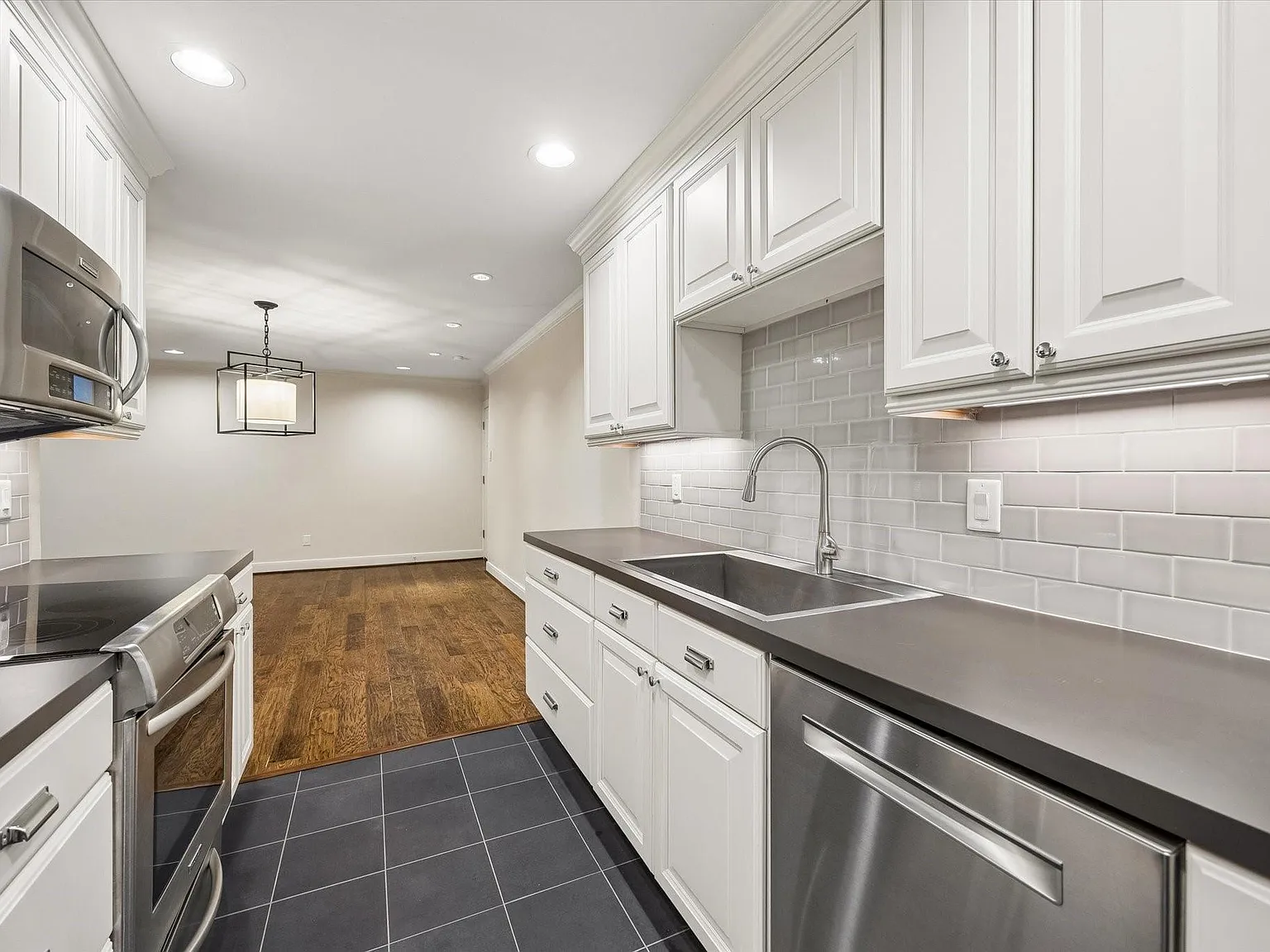 2 bed, 2.0 bath, 1306 sqft, $1,850 — Photo 4
