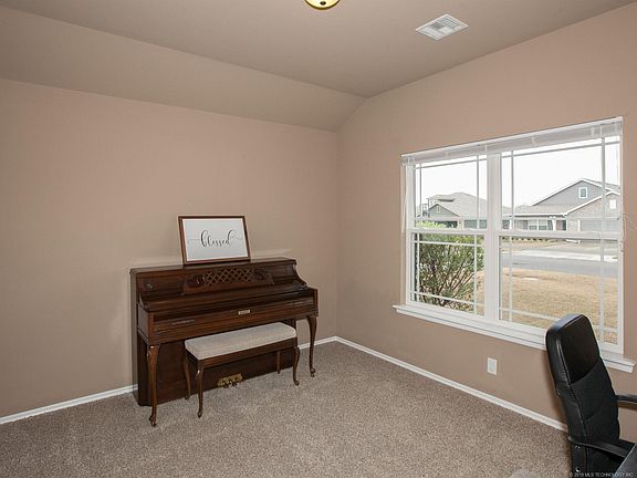4th image of 9035 S 254th Ave