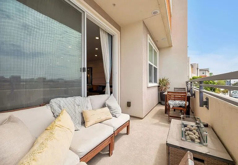 1941 Strata St — Photo 12