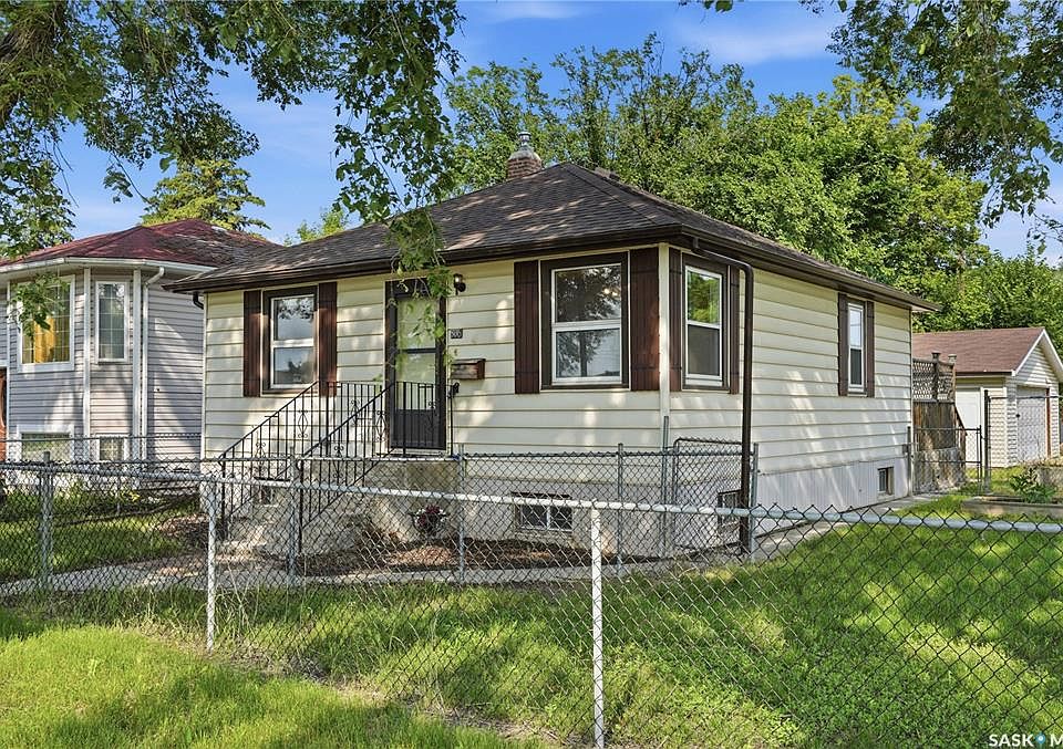 1st image of 806 L AVENUE N