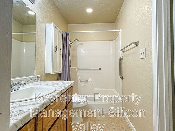 3rd image of 1568 Willowbrae Ave APT 5