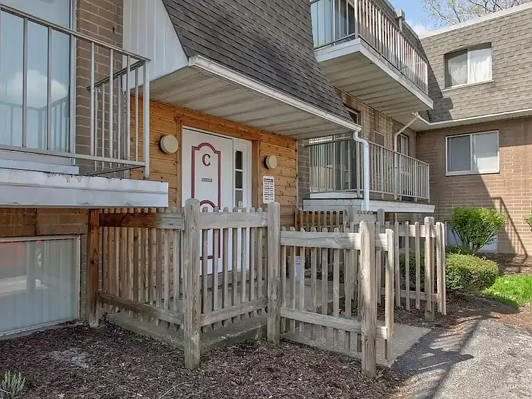 Lake Street Apartments — Photo 1