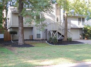 4216 Woods End Ln, Charlotte, NC 28277