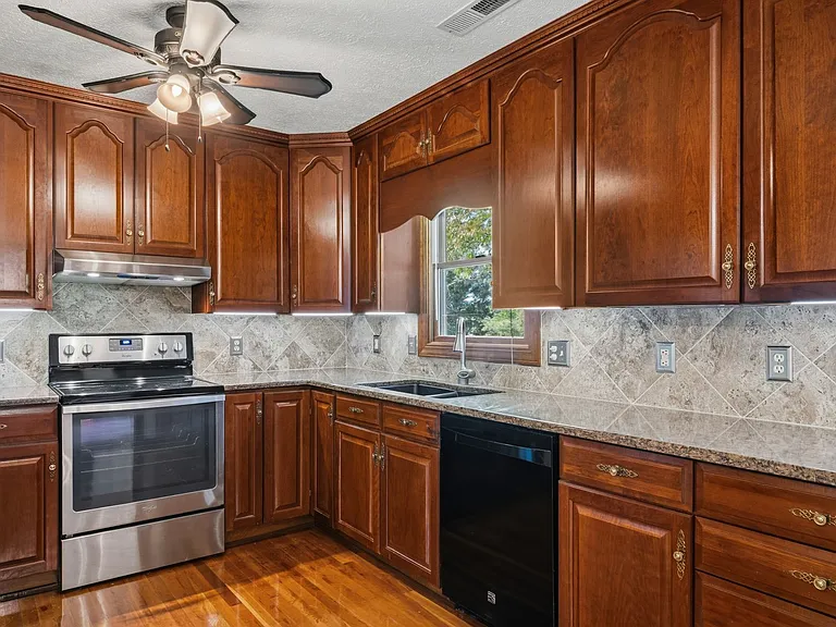 1721 Plank Dr — Photo 6