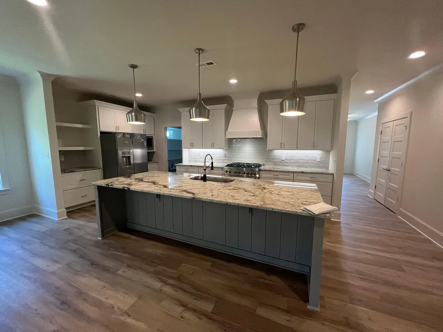 3 bed, 1984 sqft, $2,800 — Photo 3