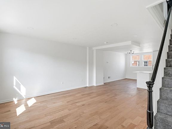 3rd image of 5544 Windsor Ave