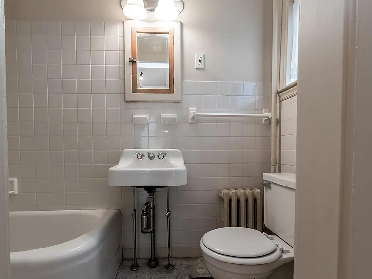 256 Vaughan St #1 — Photo 11
