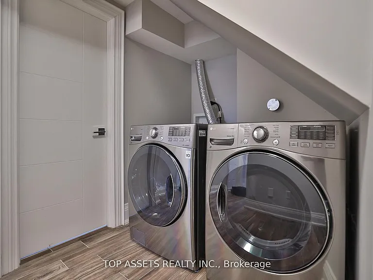 54 Madawaska Ave #BASEMENT — Photo 29
