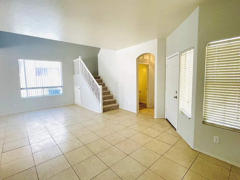 11362 W Hopi St — Photo 5