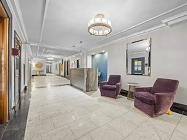 325 West 45th Street image 9 of 10