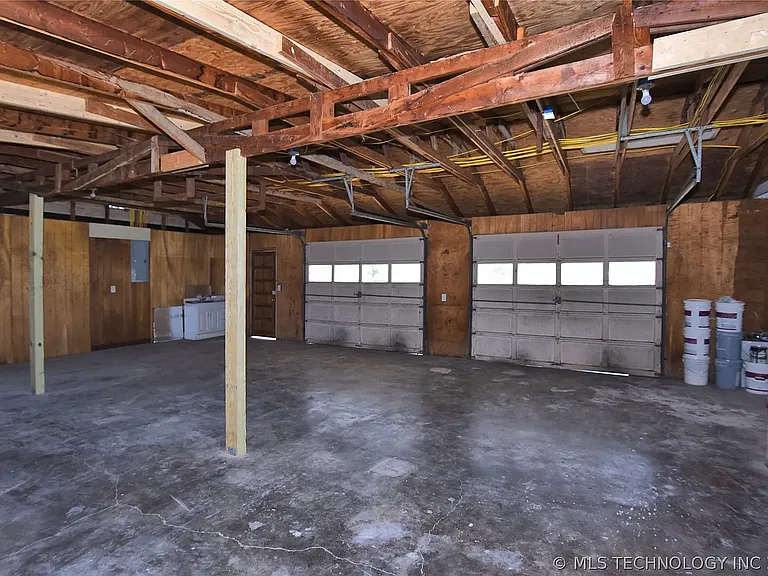 535 E Oak St — Photo 29