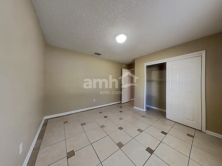 2064 Hunters Trace Cir — Photo 16