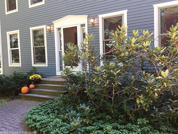 4 beds/3 full baths Colonial