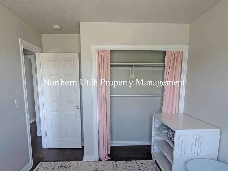 1287 W 2000 N — Photo 11