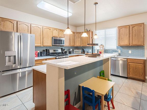 4th image of 698 TEMPLE Drive