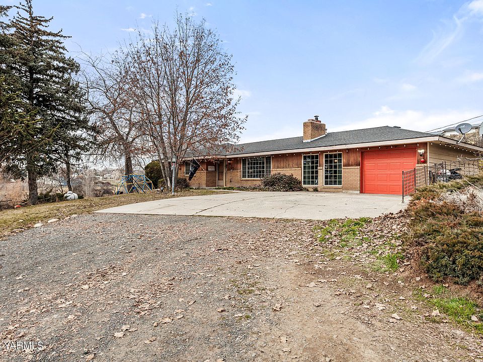 1st image of 880 Lancaster Rd