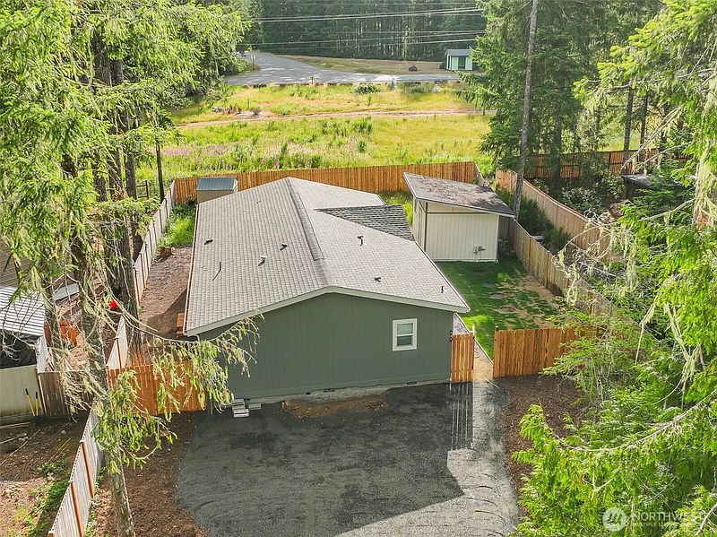 4th image of 151 N Chinook N